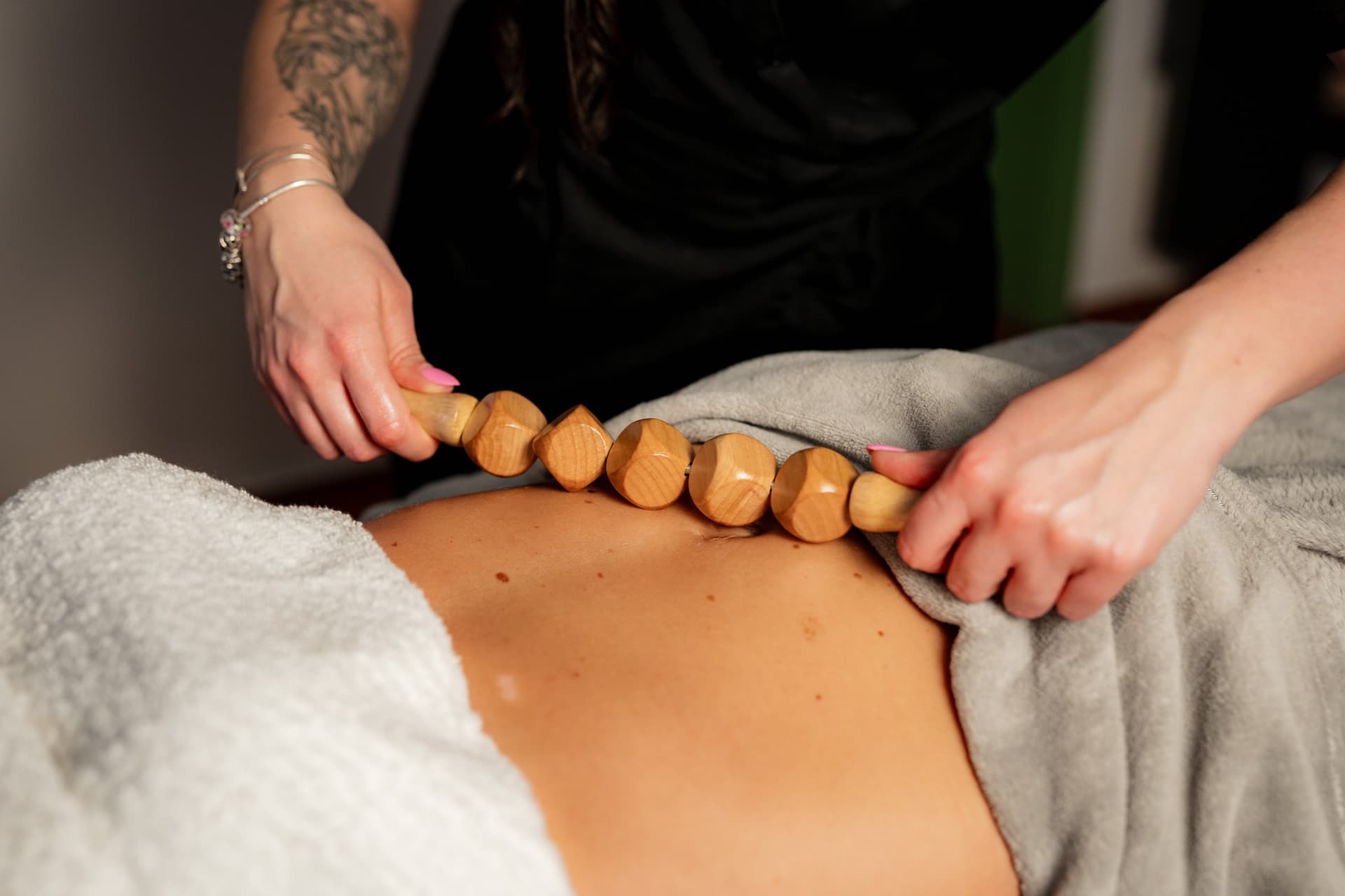 Maderoterapie - masáž bříška